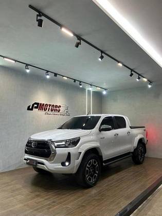 TOYOTA HILUX 2.8 D-4D TURBO DIESEL CD SRX PLUS 4X4 AUTOMÁTICO TOYOTA HILUX 2.8 D-4D TURBO DIESEL CD SRX PLUS 4X4 AUTOMÁTICO